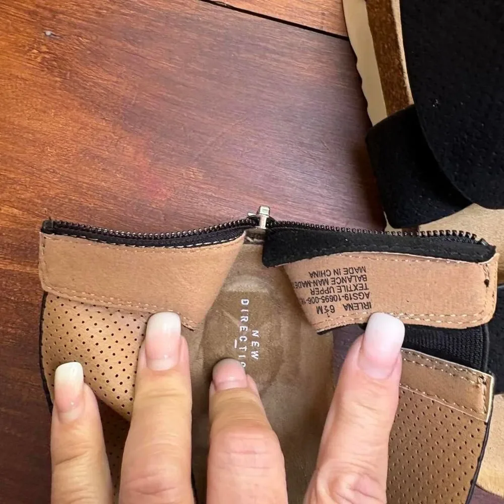New-directions Women's Black and Tan Sandals
